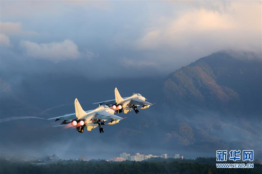 （新華全媒頭條·圖文互動）（2）沿著中國特色強(qiáng)軍之路闊步前進(jìn)——黨中央、中央軍委領(lǐng)導(dǎo)推進(jìn)國防和軍隊建設(shè)70年紀(jì)實(shí)
