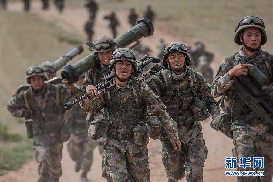 （新華全媒頭條·圖文互動）（13）沿著中國特色強(qiáng)軍之路闊步前進(jìn)——黨中央、中央軍委領(lǐng)導(dǎo)推進(jìn)國防和軍隊建設(shè)70年紀(jì)實(shí)