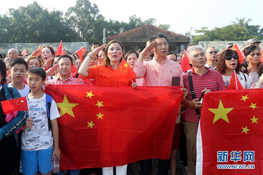 （圖文互動）（1）“我和我的祖國，一刻也不能分割”——解放軍駐香港部隊與市民共同慶祝國慶70周年見聞