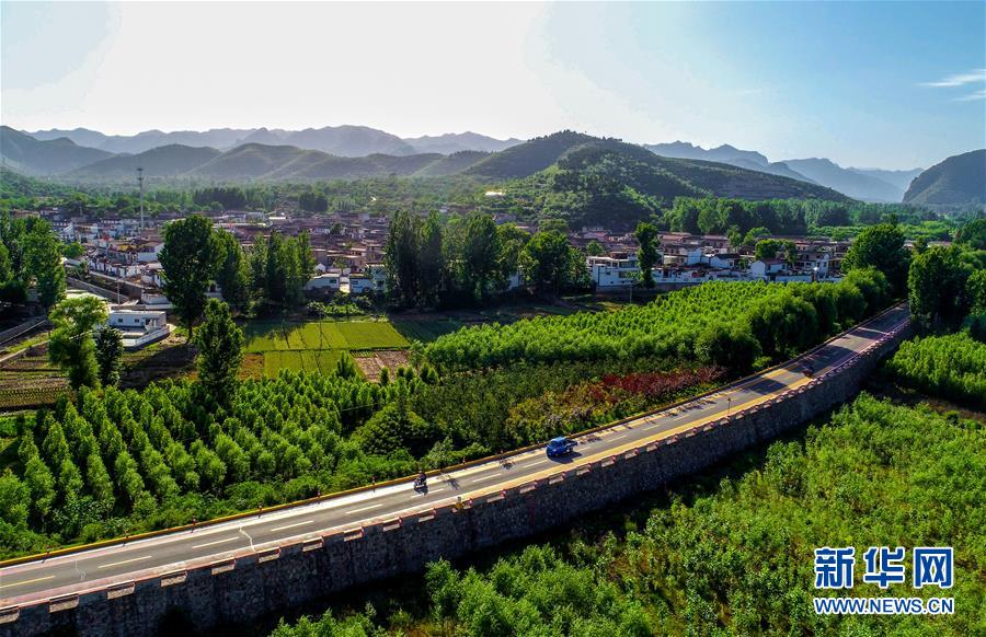 （新華全媒頭條·圖文互動(dòng)）（6）上下同心再出發(fā)——習(xí)近平總書記同出席2019年全國(guó)兩會(huì)人大代表、政協(xié)委員共商國(guó)是紀(jì)實(shí)