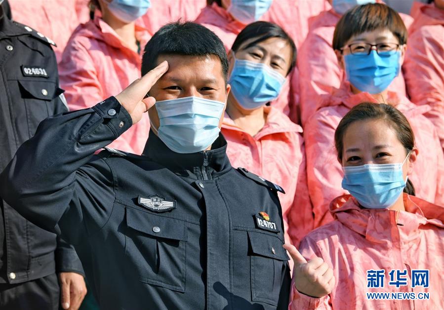 （習(xí)近平致敬的戰(zhàn)“疫”英雄·公安干警篇·圖文互動(dòng)）（1）他們，抗疫一線鑄警魂