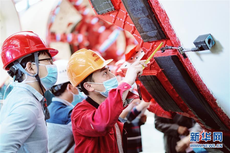 （在習近平新時代中國特色社會主義思想指引下——新時代新作為新篇章·習近平總書記關切事·圖文互動）（1）最有力的支撐，最堅決的攀登——記錄奮戰(zhàn)在復工復產一線的科技工作者
