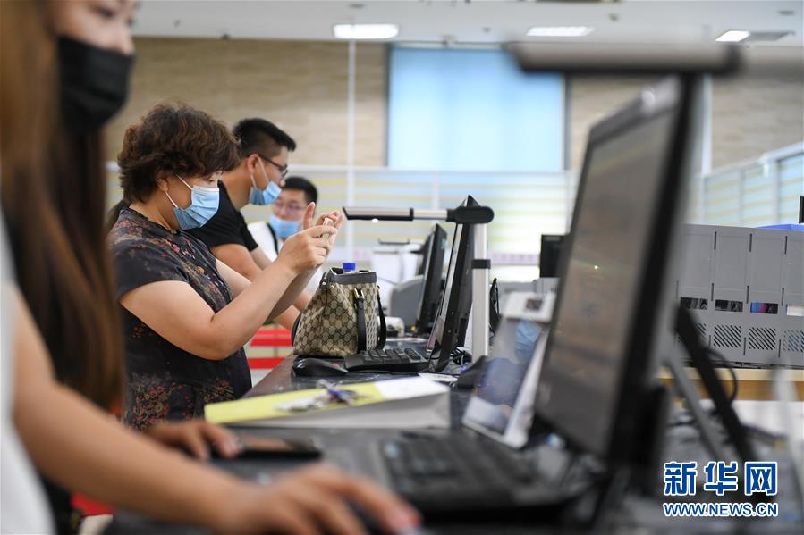 （在習(xí)近平新時代中國特色社會主義思想指引下——新時代新作為新篇章·習(xí)近平總書記關(guān)切事·圖文互動）（9）激發(fā)每個經(jīng)濟“細(xì)胞”的活力——千方百計把市場主體保護(hù)好