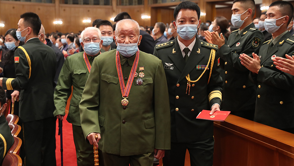 志愿軍老戰(zhàn)士、老同志入場