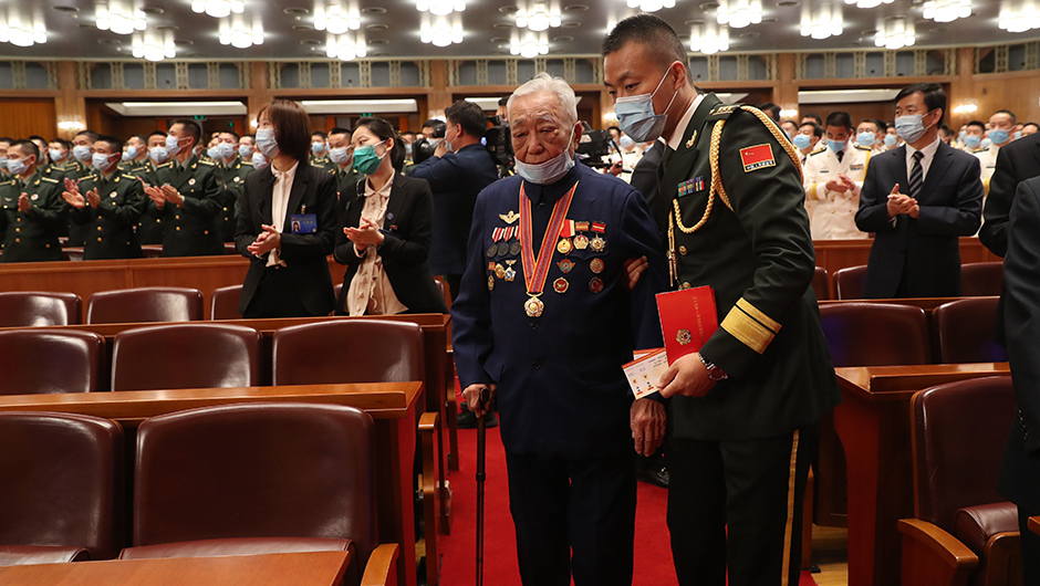 志愿軍老戰(zhàn)士、老同志入場