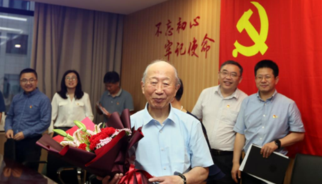 新黨員陳振新：“雖已耄耋，紅心向黨！”
