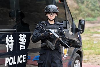 警花狙擊手：“不愛(ài)紅裝愛(ài)警裝”