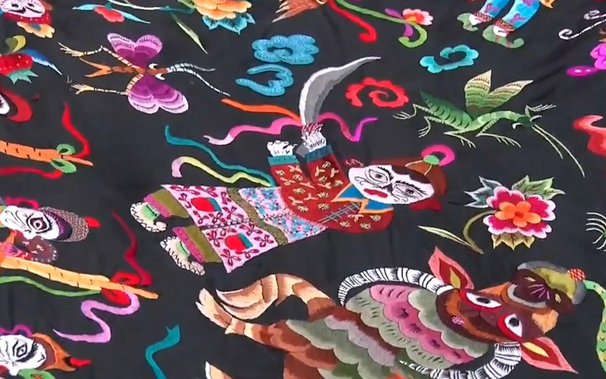 苗繡繡品慢慢得到市場認可，回鄉(xiāng)的繡娘逐漸多了起來