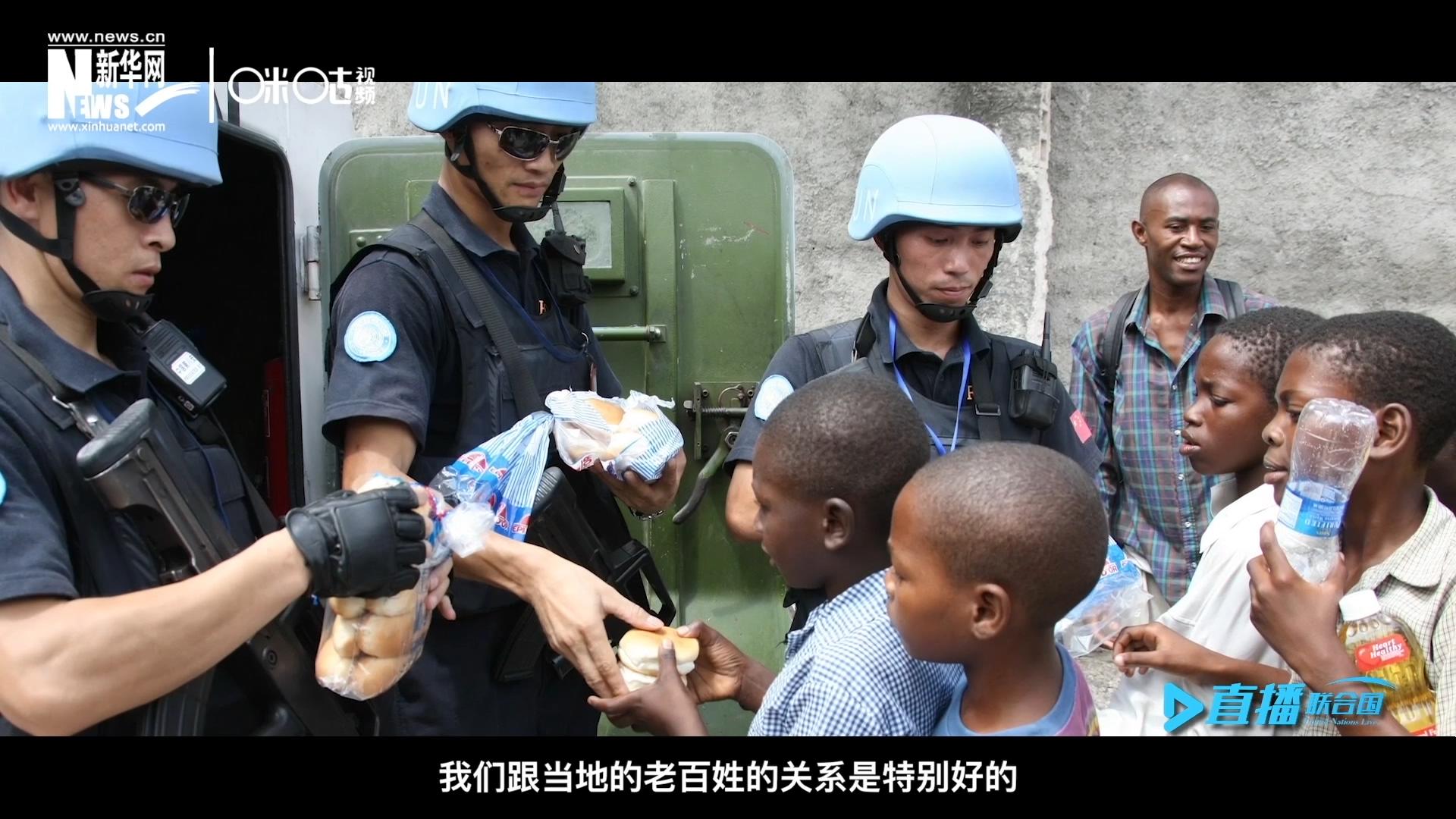 這群胸前印著五星紅旗的警察，在當(dāng)?shù)孛癖娦睦镉兄恋榈榈姆萘浚矀鬟f出許多的善意與感動。