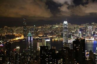 中央對香港行政長官是有標(biāo)準(zhǔn)的，是一貫的