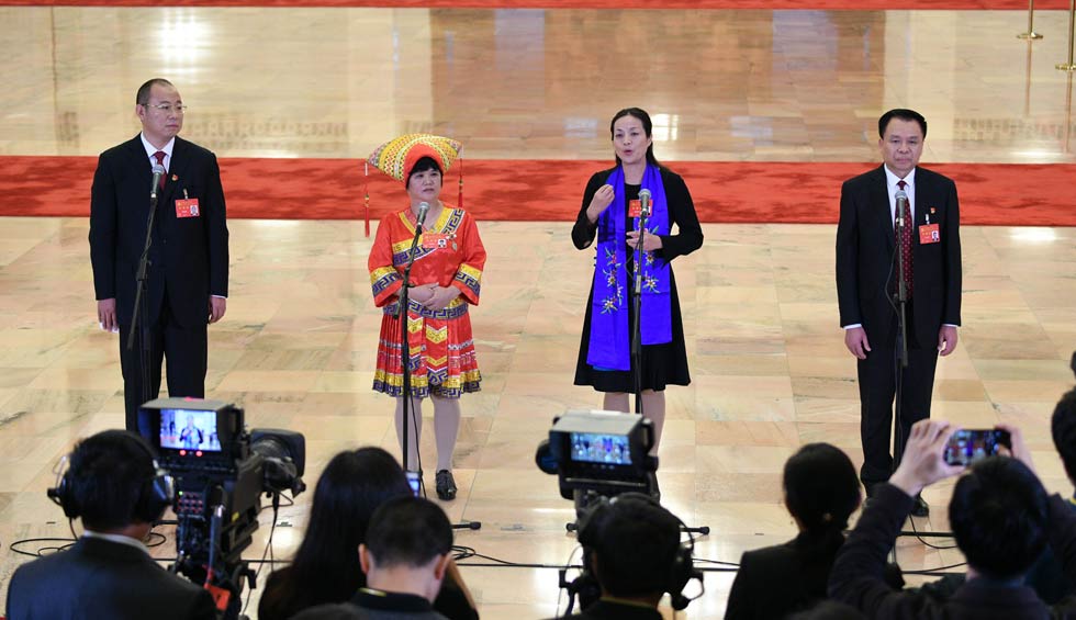 蔡松濤、杜麗群、楊小玲、賈立群接受采訪