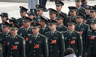 全國人大代表走向會(huì)場(chǎng)