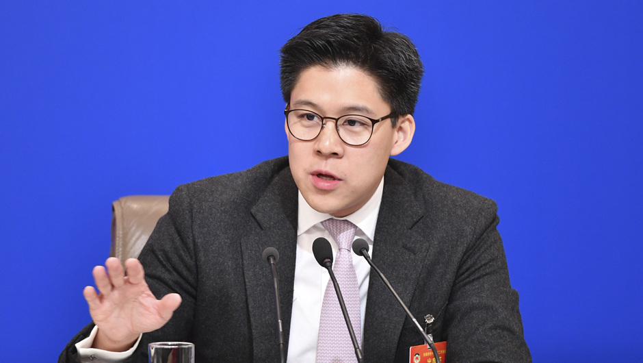 全國(guó)政協(xié)委員、中國(guó)香港體育協(xié)會(huì)暨奧林匹克委員會(huì)副會(huì)長(zhǎng)、霍英東集團(tuán)副總裁 霍啟剛