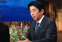 安倍搬起石頭要砸誰(shuí)的腳？