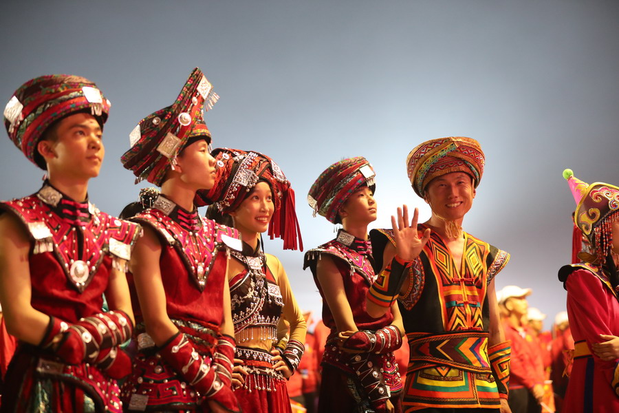 好兒好女好家園，齊心奔小康，共圓中國夢(mèng)