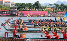 2018海峽兩岸龍舟賽開幕，53支隊(duì)伍競渡   組圖