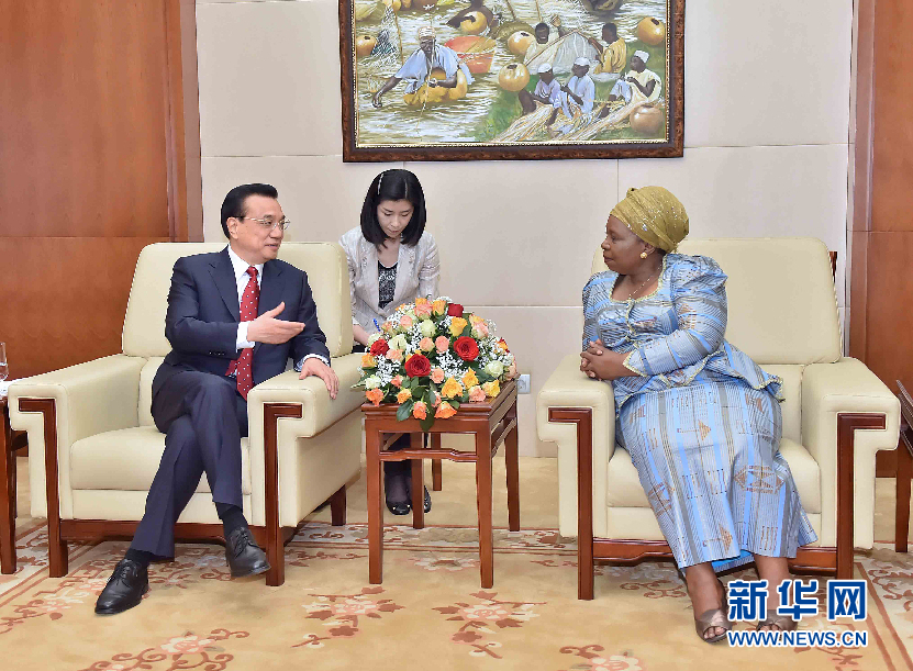 5月5日，中國國務(wù)院總理李克強(qiáng)在亞的斯亞貝巴非洲聯(lián)盟總部會見非盟委員會主席祖馬。 新華社記者李濤攝