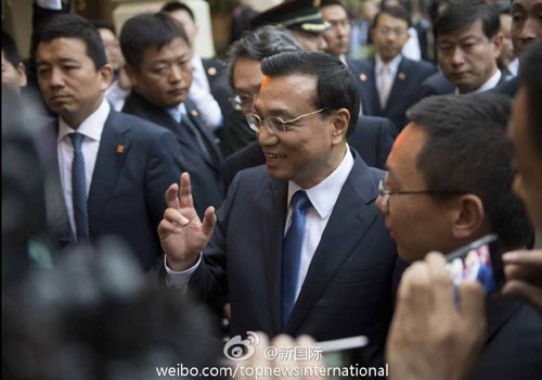 李克強(qiáng)：在非中企了解當(dāng)?shù)匚幕拍茉「?。圖片來源：“新國(guó)際”微博。