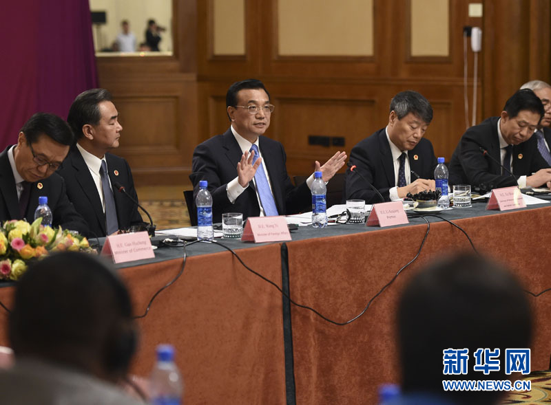  5月6日，中國國務(wù)院總理李克強(qiáng)在埃塞俄比亞首都亞的斯亞貝巴出席中非經(jīng)貿(mào)人文座談會。 新華社記者 李學(xué)仁 攝 