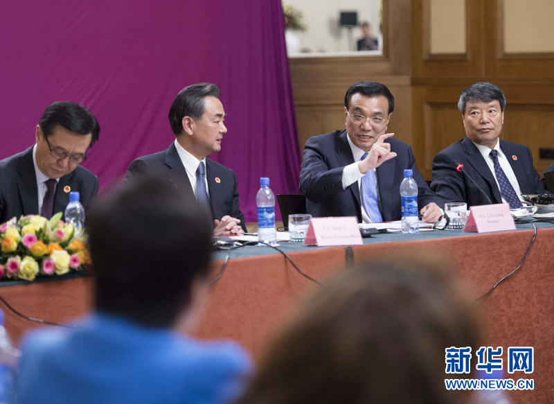  5月6日，中國國務(wù)院總理李克強(qiáng)在埃塞俄比亞首都亞的斯亞貝巴出席中非經(jīng)貿(mào)人文座談會。 新華社記者 王曄 攝 