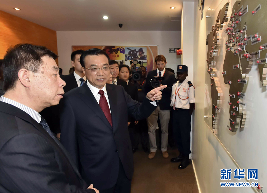 5月11日，中國國務院總理李克強在肯尼亞首都內羅畢看望并慰問中央電視臺非洲分臺員工。 新華社記者 李濤 攝 