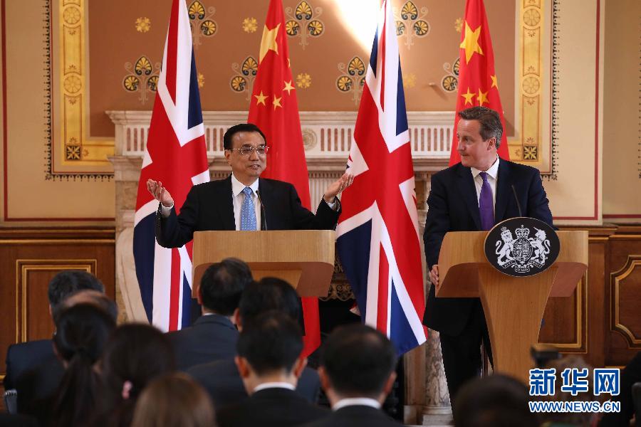 6月17日，國(guó)務(wù)院總理李克強(qiáng)同英國(guó)首相卡梅倫在倫敦舉行中英總理年度會(huì)晤后共同會(huì)見記者。新華社記者 龐興雷 攝