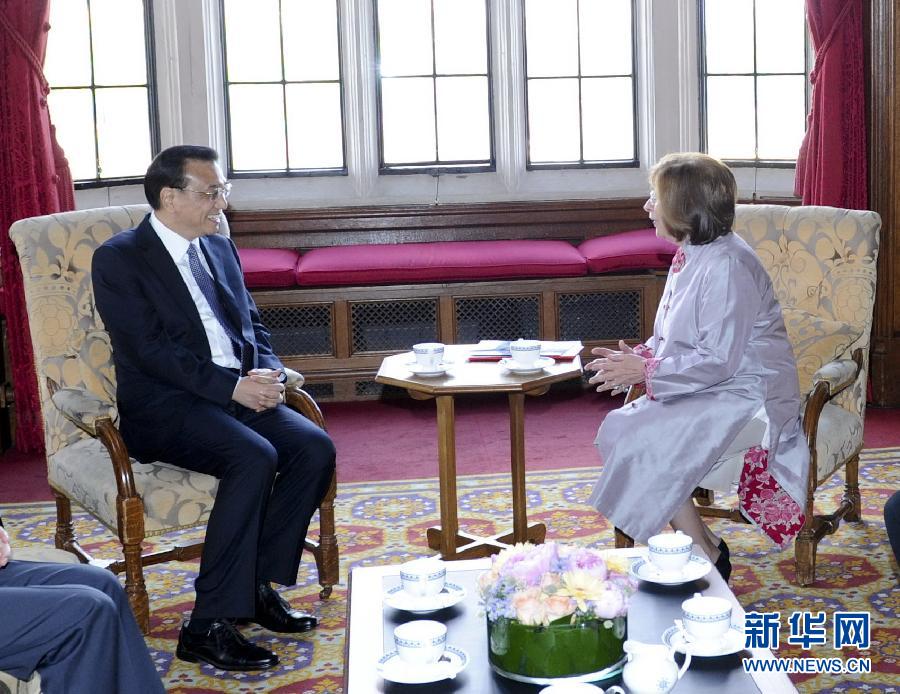 6月18日，國務(wù)院總理李克強(qiáng)在倫敦會見英國議會上院議長德蘇扎女男爵。新華社記者 張鐸 攝