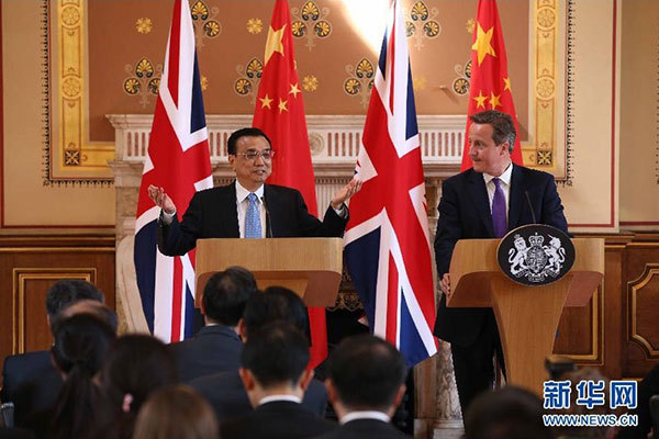     6月17日，國務(wù)院總理李克強同英國首相卡梅倫在倫敦舉行中英總理年度會晤后共同會見記者。 新華社記者 龐興雷 攝 