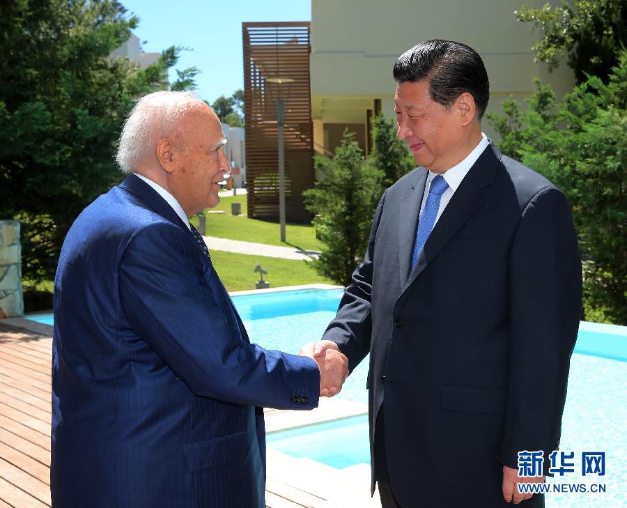 7月13日，中國國家主席習(xí)近平在希臘羅德島會見希臘總統(tǒng)帕普利亞斯。 新華社記者 蘭紅光 攝