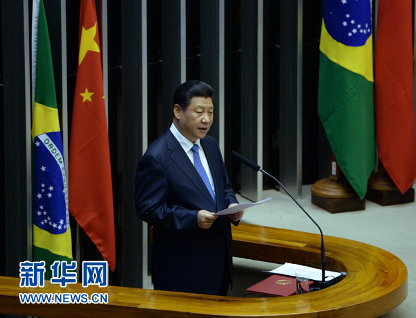7月16日，國(guó)家主席習(xí)近平在巴西國(guó)會(huì)發(fā)表《弘揚(yáng)傳統(tǒng)友好共譜合作新篇》的演講。 新華社記者 劉建生 攝 