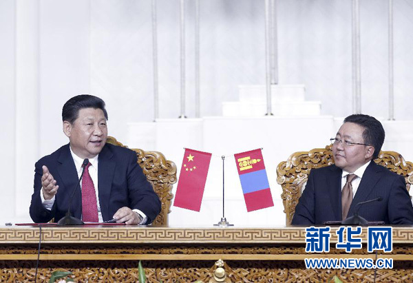 8月21日，國(guó)家主席習(xí)近平在烏蘭巴托同蒙古國(guó)總統(tǒng)額勒貝格道爾吉舉行會(huì)談。會(huì)談后，兩國(guó)元首共同會(huì)見記者。 新華社記者 鞠鵬 攝