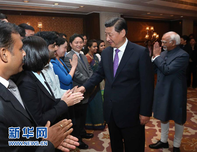9月18日，國家主席習(xí)近平在印度世界事務(wù)委員會發(fā)表題為《攜手追尋民族復(fù)興之夢》的重要演講。演講結(jié)束后，習(xí)近平接見中印兩國青年代表。新華社記者 龐興雷 攝