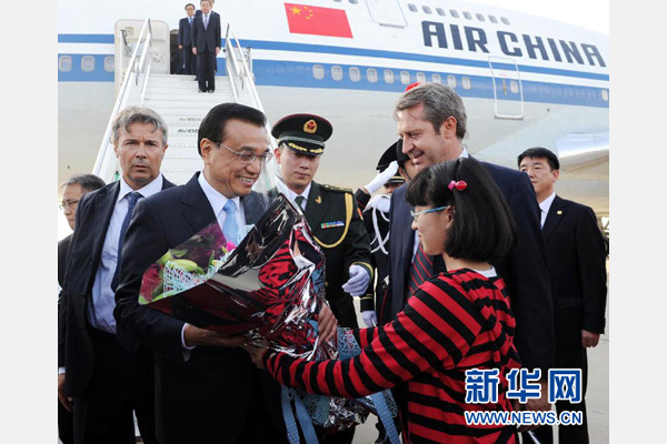 10月14日，國務(wù)院總理李克強(qiáng)乘專機(jī)抵達(dá)羅馬，開始對意大利進(jìn)行正式訪問。新華社記者 饒愛民 攝