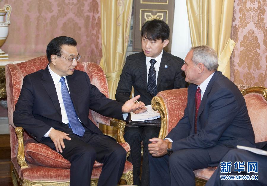 10月15日，中國國務(wù)院總理李克強在羅馬會見意大利參議長格拉索。 新華社記者謝環(huán)馳攝 