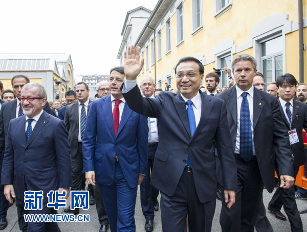 10月16日，中國國務(wù)院總理李克強在米蘭與意大利總理倫齊共同出席第五屆中意創(chuàng)新合作周大會并致辭。這是李克強抵達(dá)位于米蘭理工大學(xué)的會場。新華社記者王曄攝