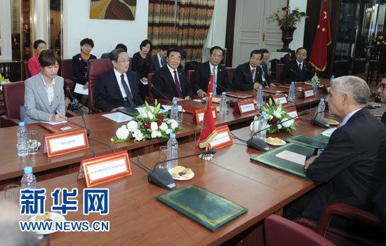 11月3日，中國(guó)全國(guó)政協(xié)主席俞正聲在拉巴特會(huì)見(jiàn)摩洛哥眾議長(zhǎng)阿拉米。 新華社記者 張鐸 攝