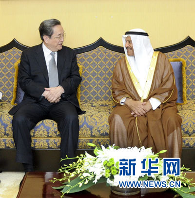 11月6日，正在巴林進行正式友好訪問的全國政協(xié)主席俞正聲在麥納麥與巴林協(xié)商會議主席阿里舉行會談。 新華社記者 張鐸 攝