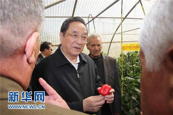 11月8日，正在約旦進行正式友好訪問的全國政協(xié)主席俞正聲在約旦河谷參觀碩果農(nóng)業(yè)合作社。 新華社記者 劉衛(wèi)兵 攝 