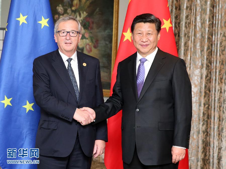 11月16日，國(guó)家主席習(xí)近平在澳大利亞布里斯班會(huì)見(jiàn)歐盟委員會(huì)主席容克。 新華社記者姚大偉攝 