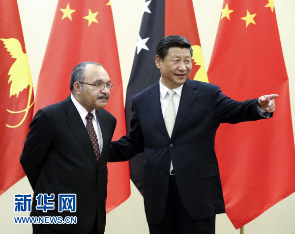 11月22日，中國國家主席習近平在斐濟楠迪會見巴布亞新幾內(nèi)亞總理奧尼爾。 新華社記者姚大偉攝 