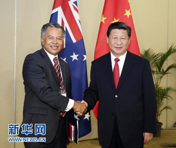 11月22日，國家主席習近平在斐濟楠迪會見庫克群島總理普納。新華社記者丁林攝 
