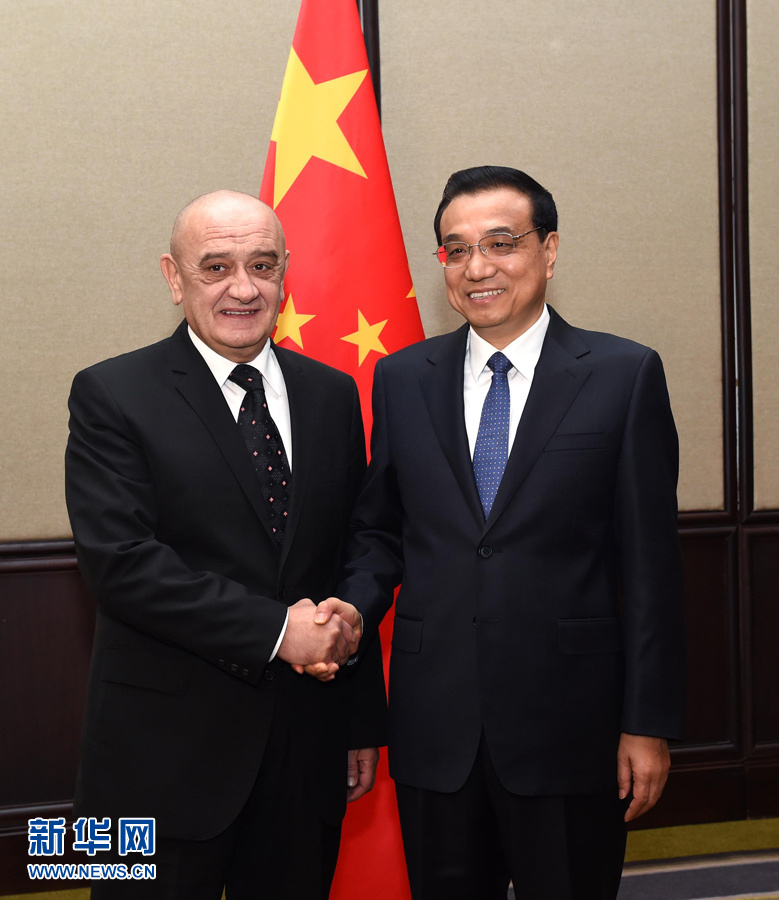 12月16日，中國國務(wù)院總理李克強(qiáng)在貝爾格萊德會(huì)見波黑部長會(huì)議主席貝萬達(dá)。 新華社記者 饒愛民 攝 