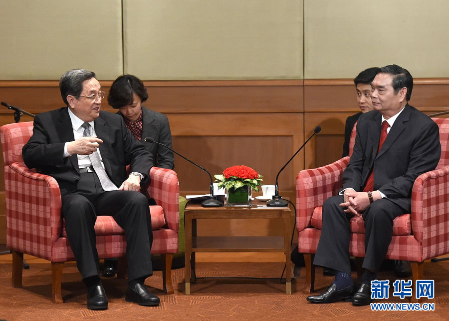 12月25日至27日，中共中央政治局常委、全國(guó)政協(xié)主席俞正聲對(duì)越南進(jìn)行正式訪問。這是12月25日，俞正聲在河內(nèi)會(huì)見越共中央書記處常務(wù)書記黎鴻英。 新華社記者劉建生攝