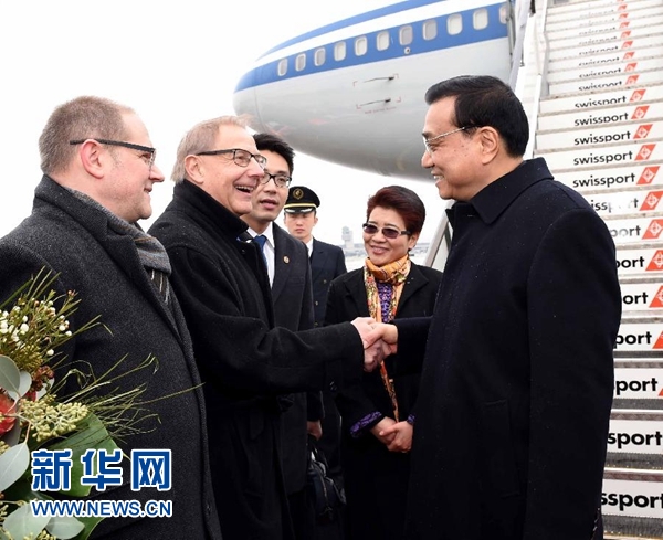 1月20日，中國國務院總理李克強抵達瑞士蘇黎世，出席達沃斯世界經(jīng)濟論壇年會并對瑞士進行工作訪問。 新華社記者 饒愛民 攝 