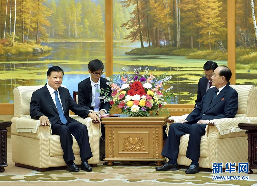 10月10日，正在朝鮮訪問(wèn)的中共中央政治局常委、中央書(shū)記處書(shū)記劉云山在平壤會(huì)見(jiàn)朝鮮勞動(dòng)黨中央政治局常委、最高人民會(huì)議常任委員會(huì)委員長(zhǎng)金永南。 新華社記者 李濤 攝