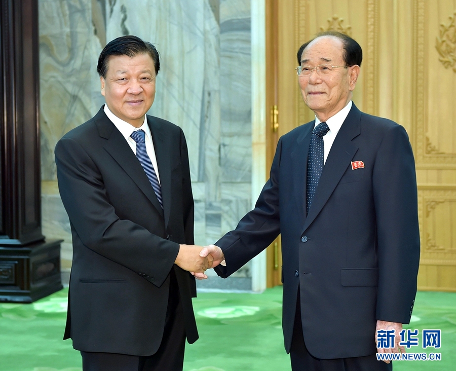 10月10日，正在朝鮮訪問(wèn)的中共中央政治局常委、中央書(shū)記處書(shū)記劉云山在平壤會(huì)見(jiàn)朝鮮勞動(dòng)黨中央政治局常委、最高人民會(huì)議常任委員會(huì)委員長(zhǎng)金永南。 新華社記者 李濤 攝
