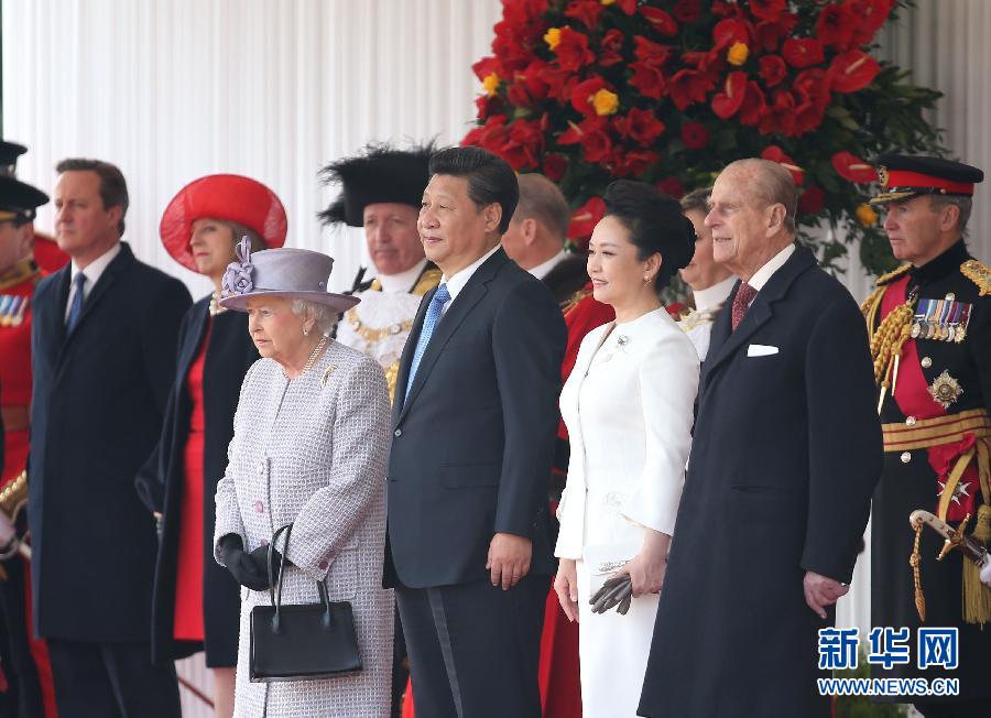 10月20日，對英國進行國事訪問的國家主席習(xí)近平出席英國女王伊麗莎白二世在倫敦騎兵檢閱場舉行的隆重歡迎儀式。 新華社記者 龐興雷 攝
