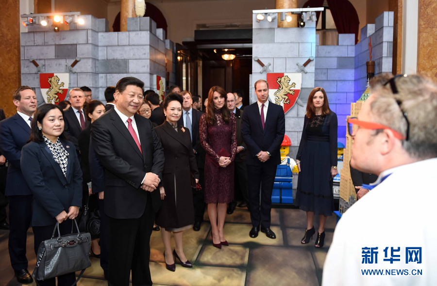 10月21日，國家主席習(xí)近平和夫人彭麗媛在英國威廉王子夫婦陪同下，出席在倫敦舉行的中英創(chuàng)意產(chǎn)業(yè)展。 新華社記者 張鐸 攝