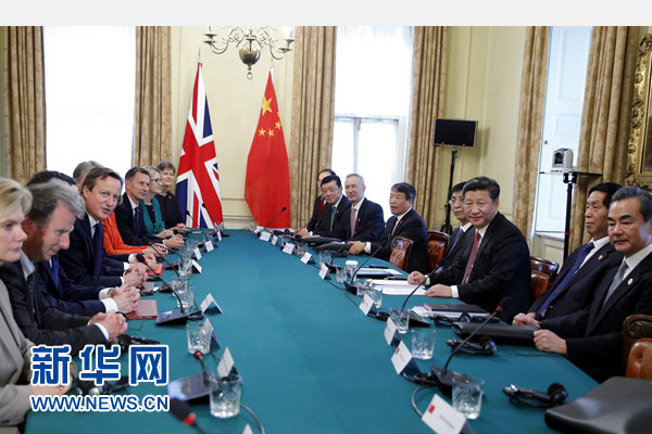 10月21日，國家主席習近平在倫敦唐寧街首相府同英國首相卡梅倫舉行會談。 新華社記者 鞠鵬 攝 