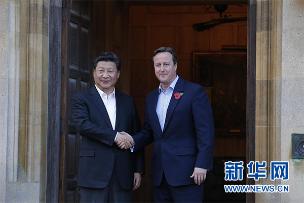 10月22日，國家主席習近平在契克斯首相鄉(xiāng)間別墅同英國首相卡梅倫再次會晤。新華社記者 鞠鵬 攝